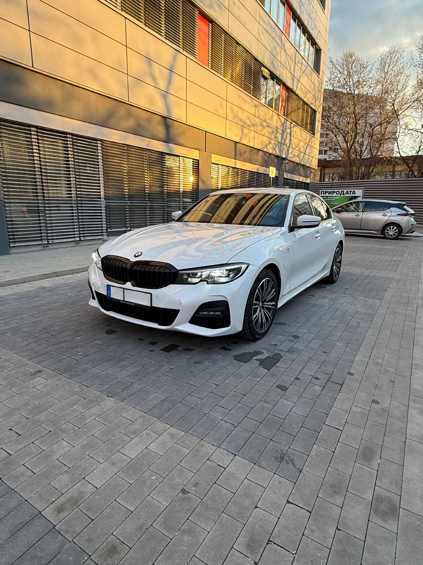 BMW 320  Plug-in Hybrid М пакет Алкантра Черен таван