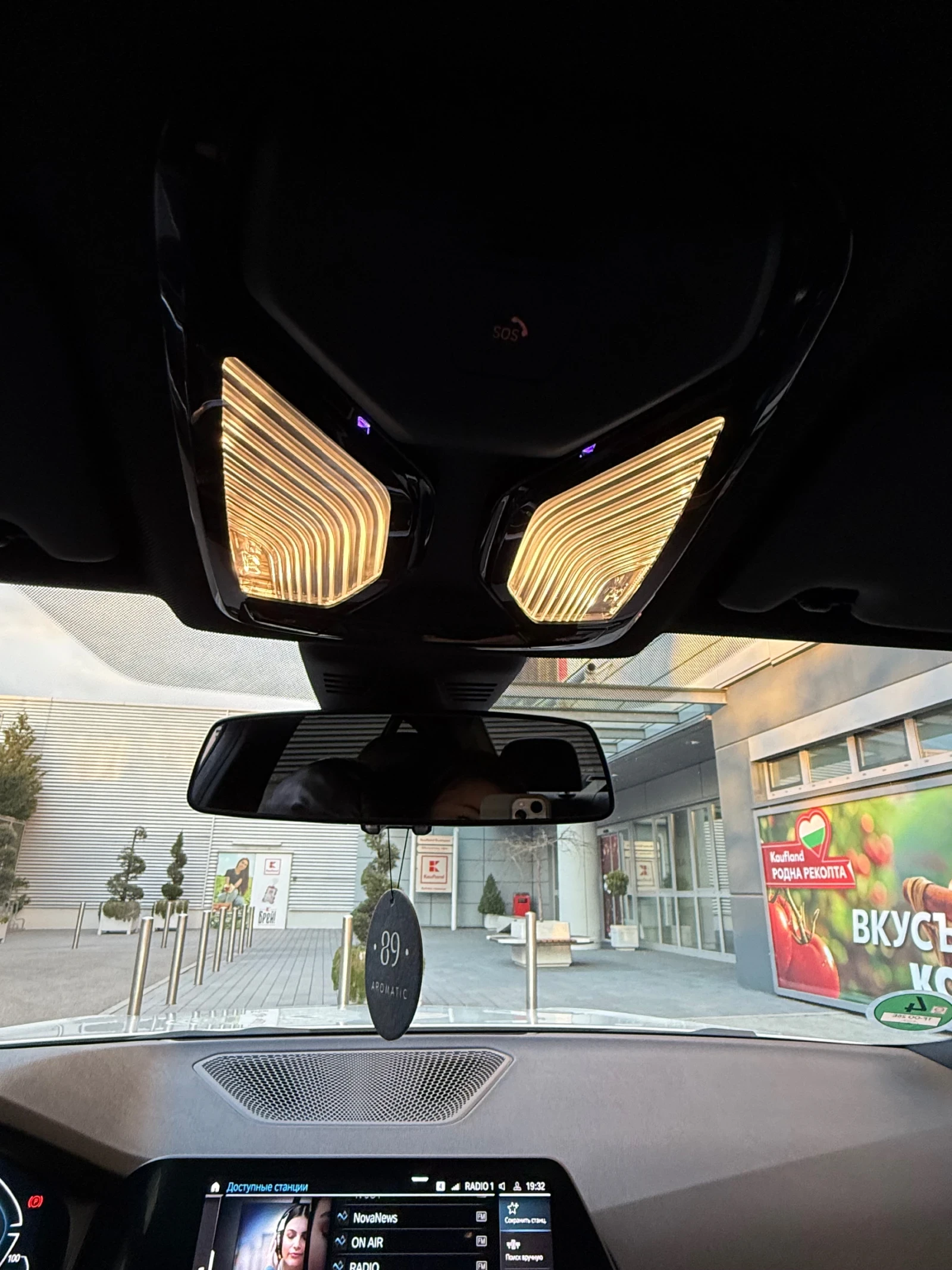 BMW 320  Plug-in Hybrid М пакет Алкантара Черен таван, снимка 15 - Автомобили и джипове - 54102575