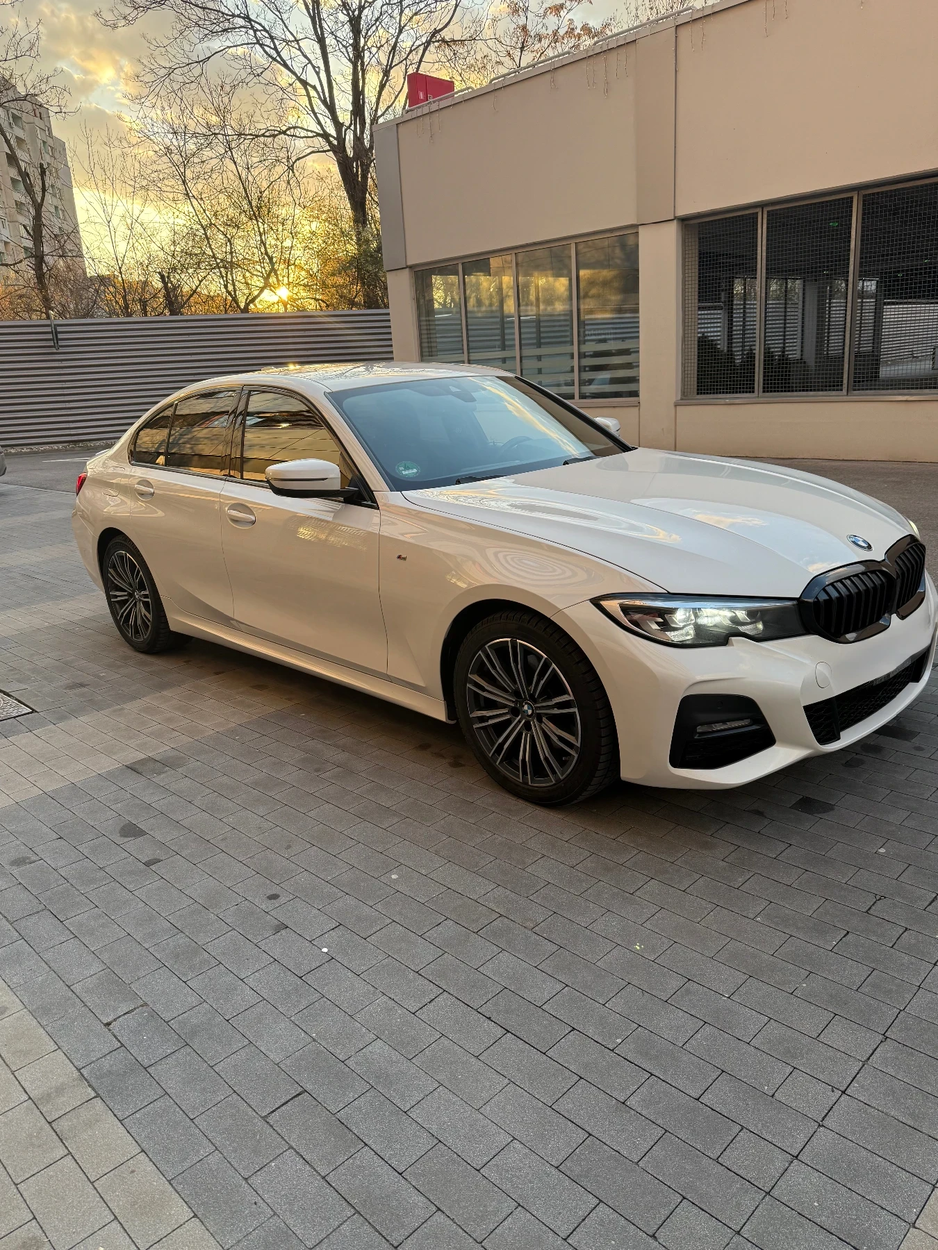 BMW 320 Plug-in Hybrid| М пакет| Регистриран| Каско| 204к., снимка 15 - Автомобили и джипове - 54557673