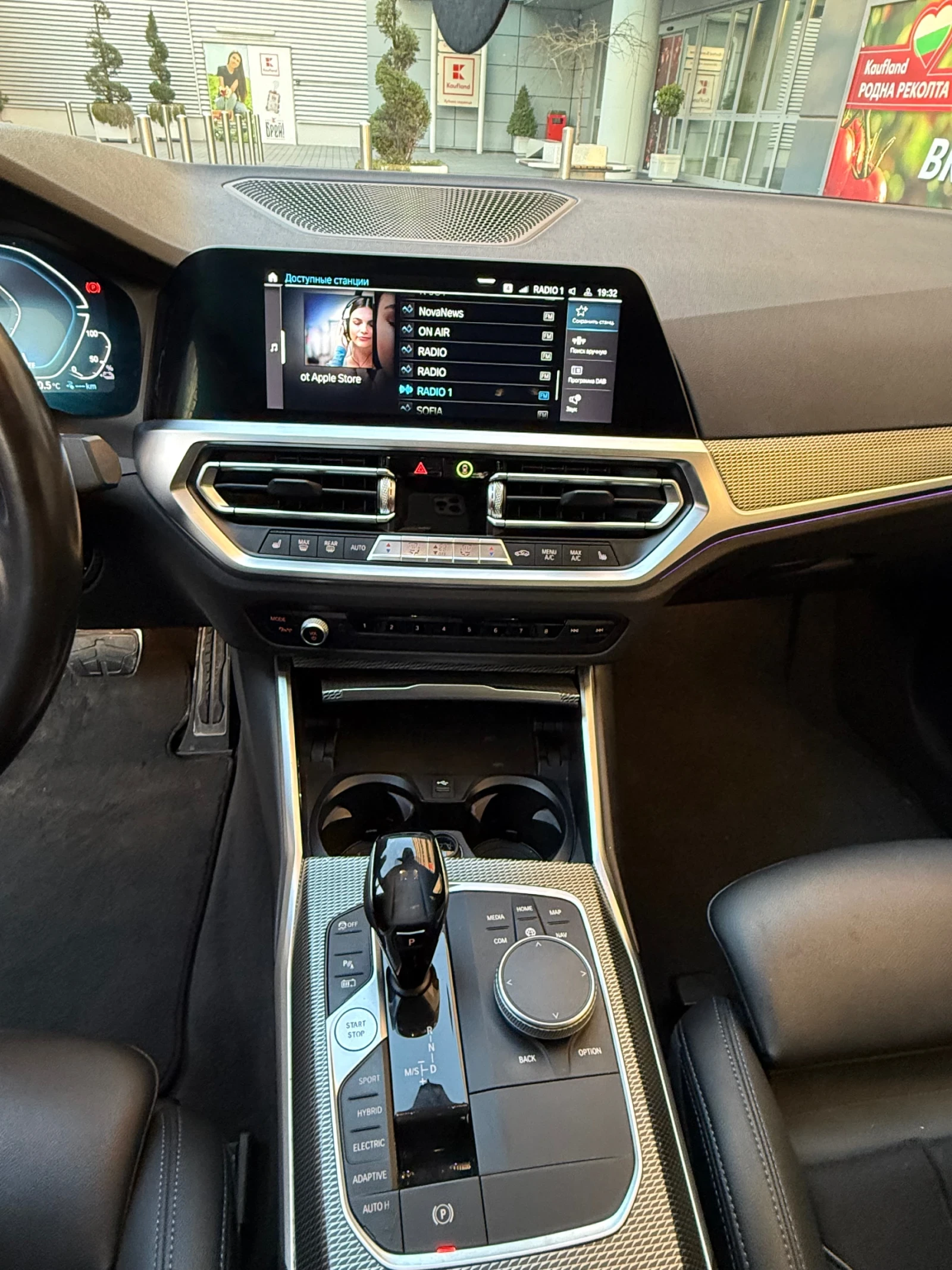 BMW 320  Plug-in Hybrid М пакет Алкантара Черен таван, снимка 4 - Автомобили и джипове - 54102575