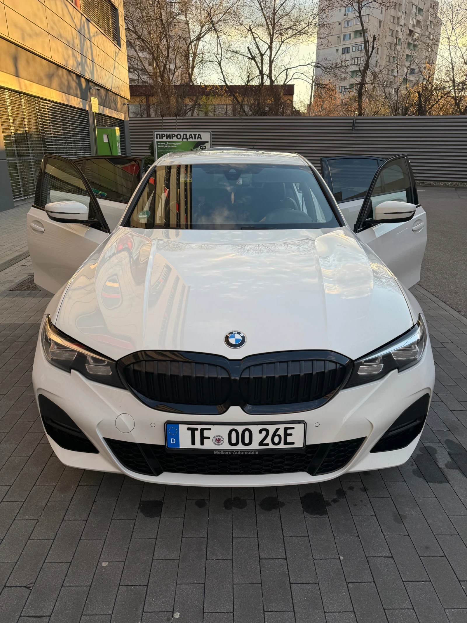 BMW 320  Plug-in Hybrid М пакет Алкантра Черен таван, снимка 17 - Автомобили и джипове - 54176260