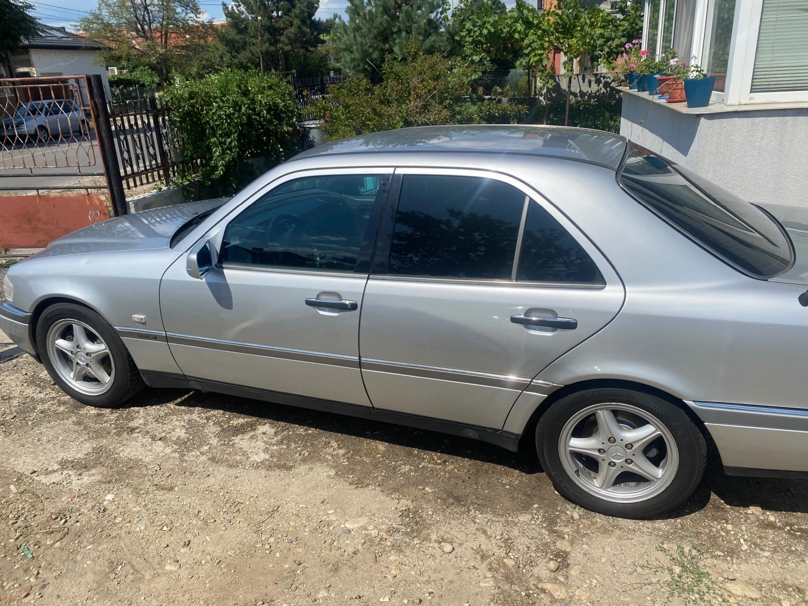 Mercedes-Benz C 200, снимка 3 - Автомобили и джипове - 54207869