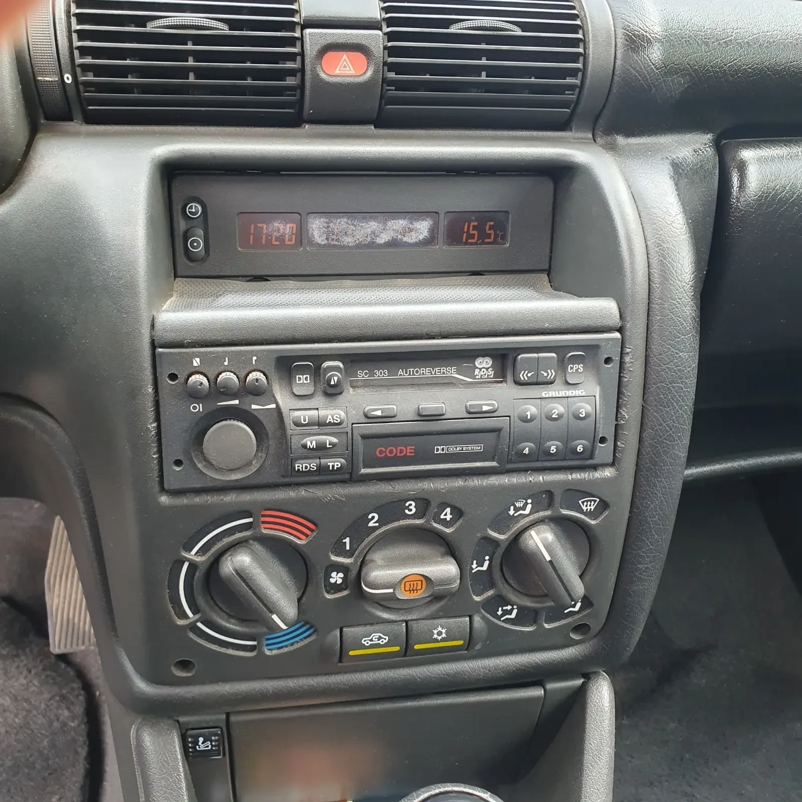 Opel Astra 1.6i, снимка 13 - Автомобили и джипове - 54424093