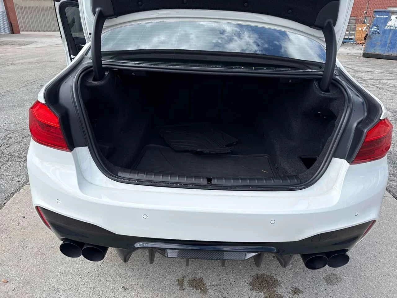 BMW M5 Sedan  CARFAX, снимка 17 - Автомобили и джипове - 54516735