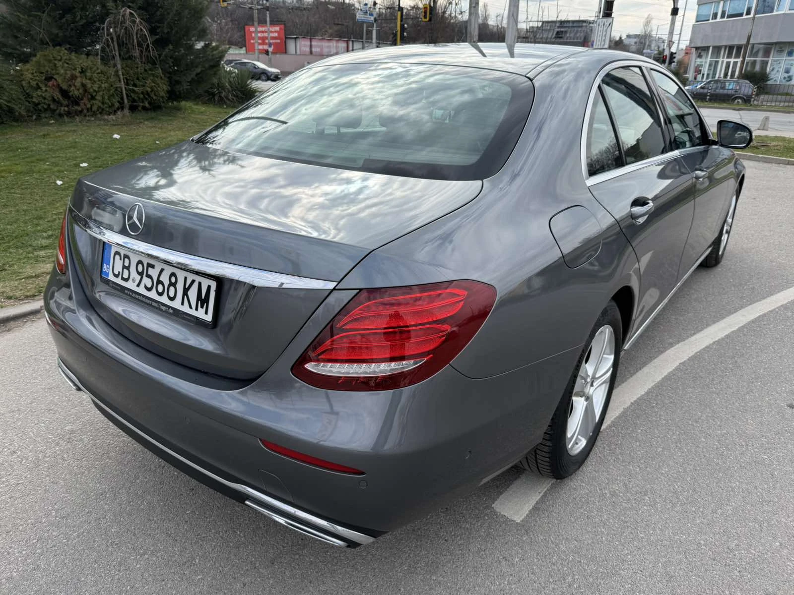 Mercedes-Benz E 220, снимка 5 - Автомобили и джипове - 54526890
