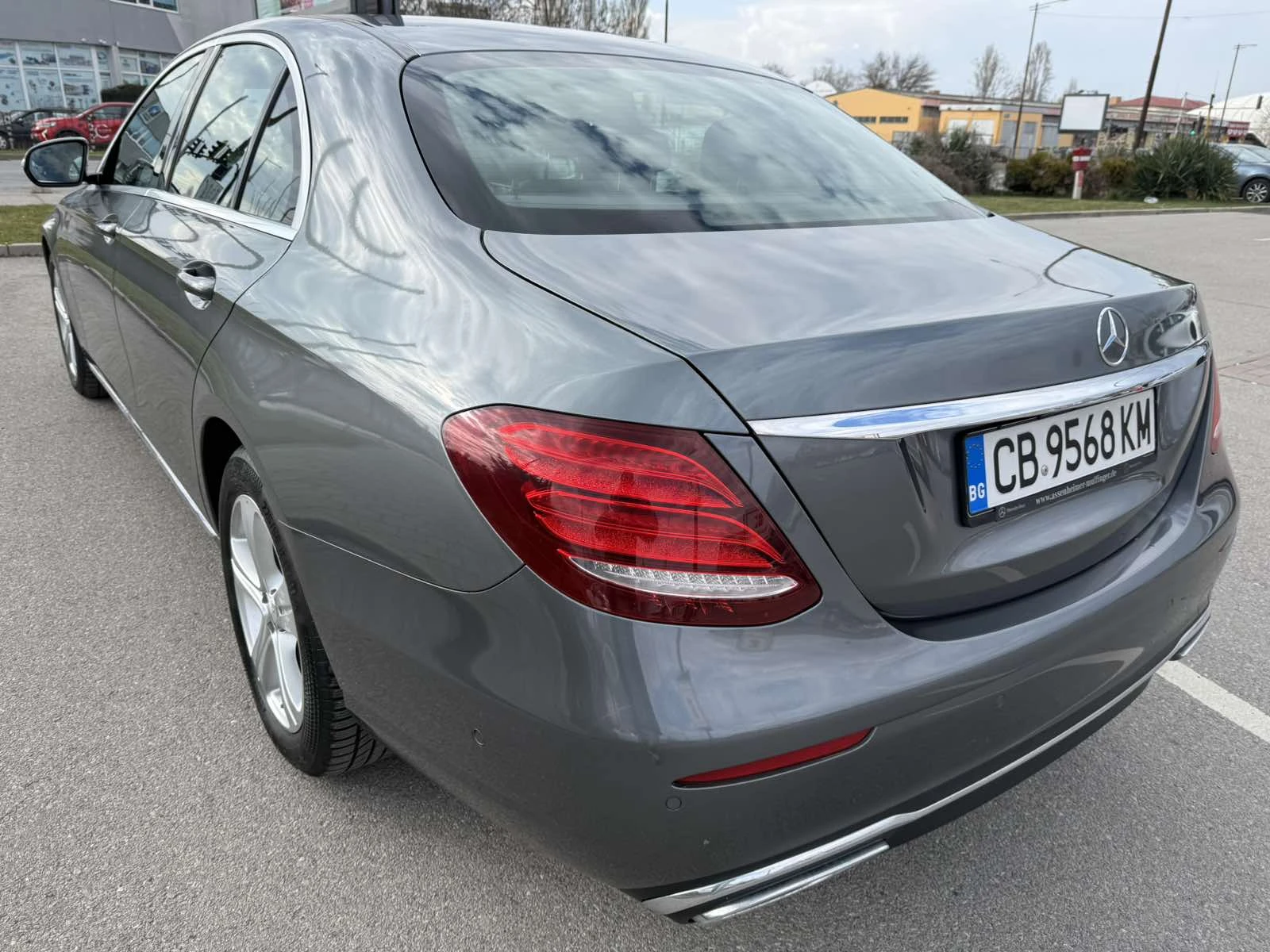 Mercedes-Benz E 220, снимка 3 - Автомобили и джипове - 54526890