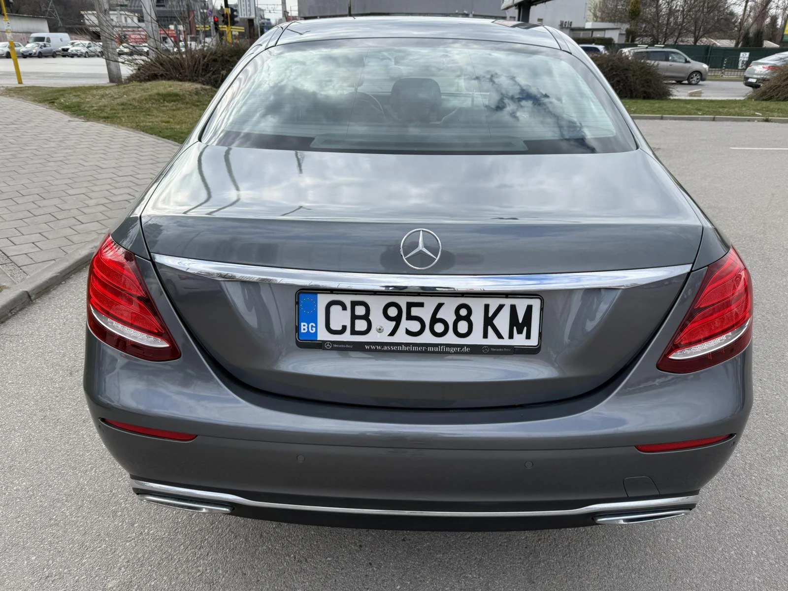 Mercedes-Benz E 220, снимка 4 - Автомобили и джипове - 54526890