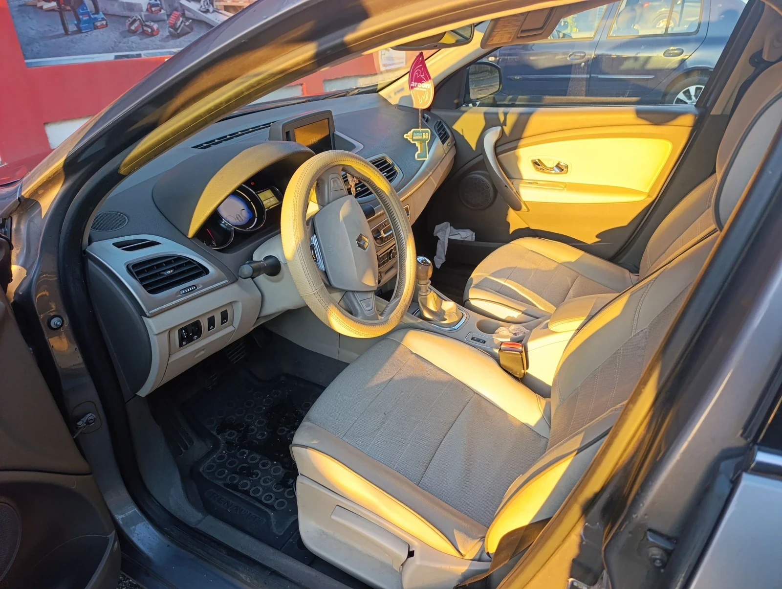 Renault Fluence 1.6 DCI , снимка 6 - Автомобили и джипове - 55081372