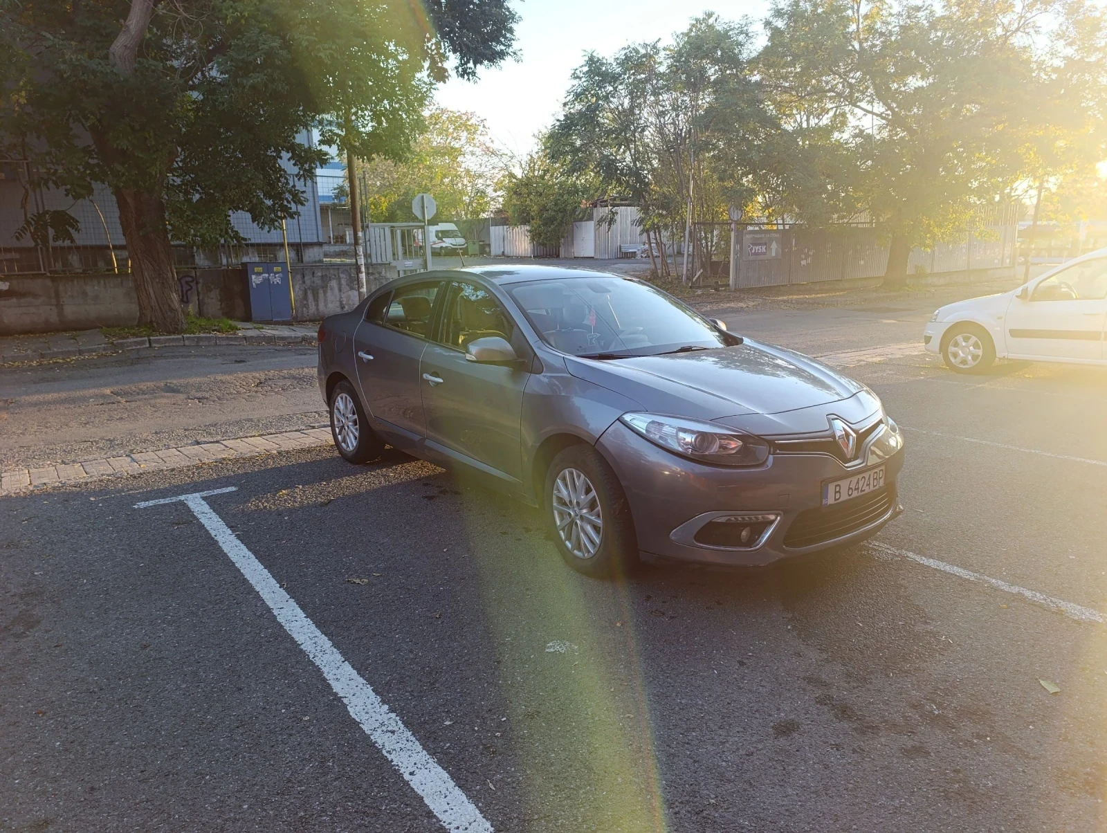 Renault Fluence 1.6 DCI , снимка 4 - Автомобили и джипове - 55081372