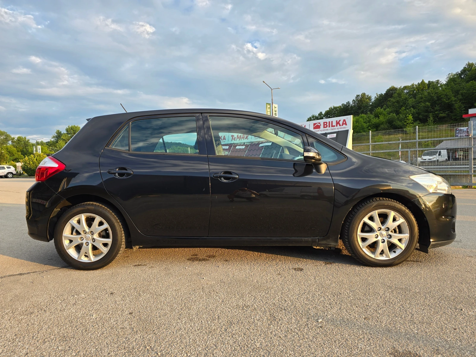 Toyota Auris 1.4D4D/90ps, снимка 6 - Автомобили и джипове - 55202019
