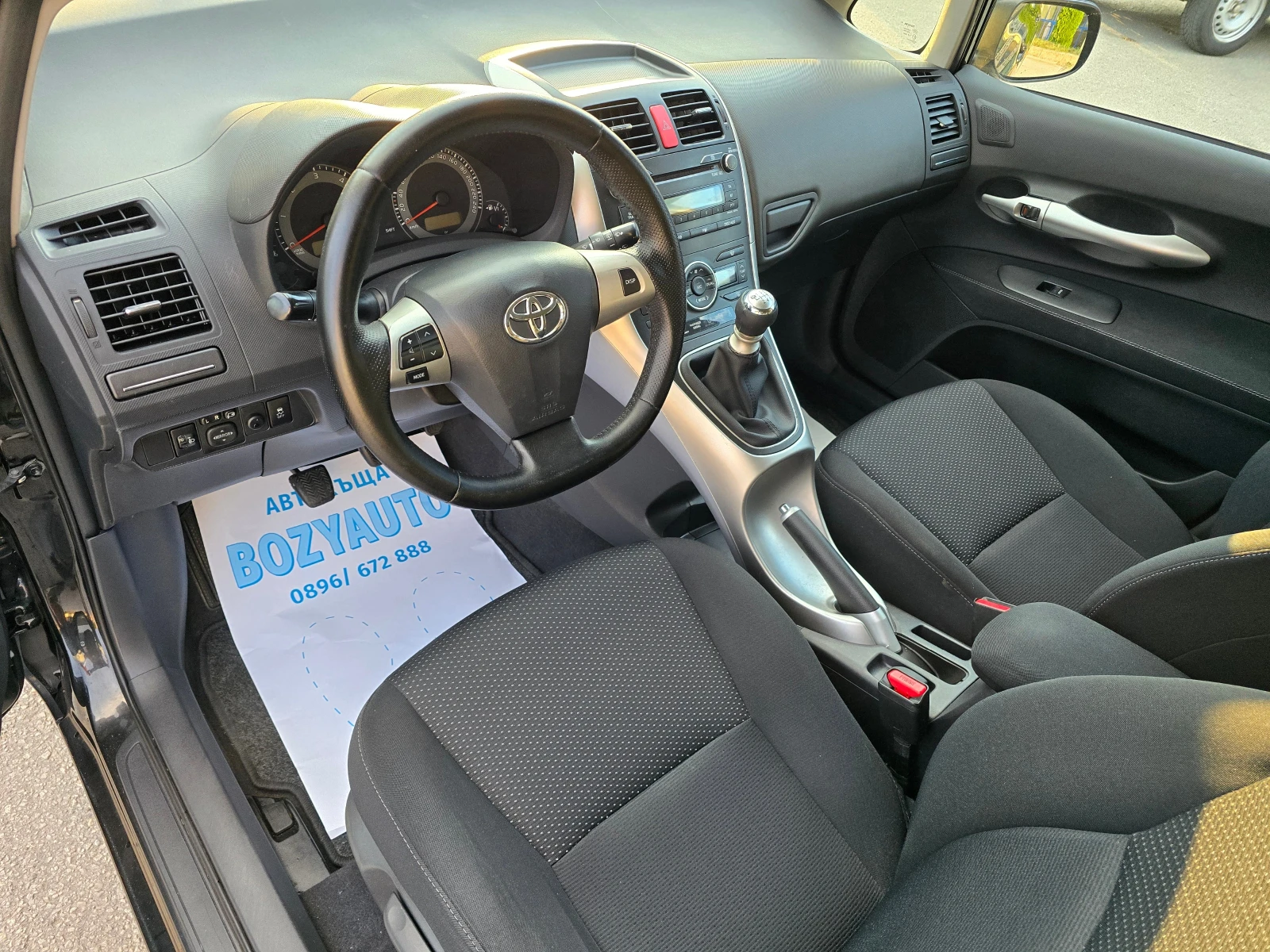 Toyota Auris 1.4D4D/90ps, снимка 15 - Автомобили и джипове - 55202019