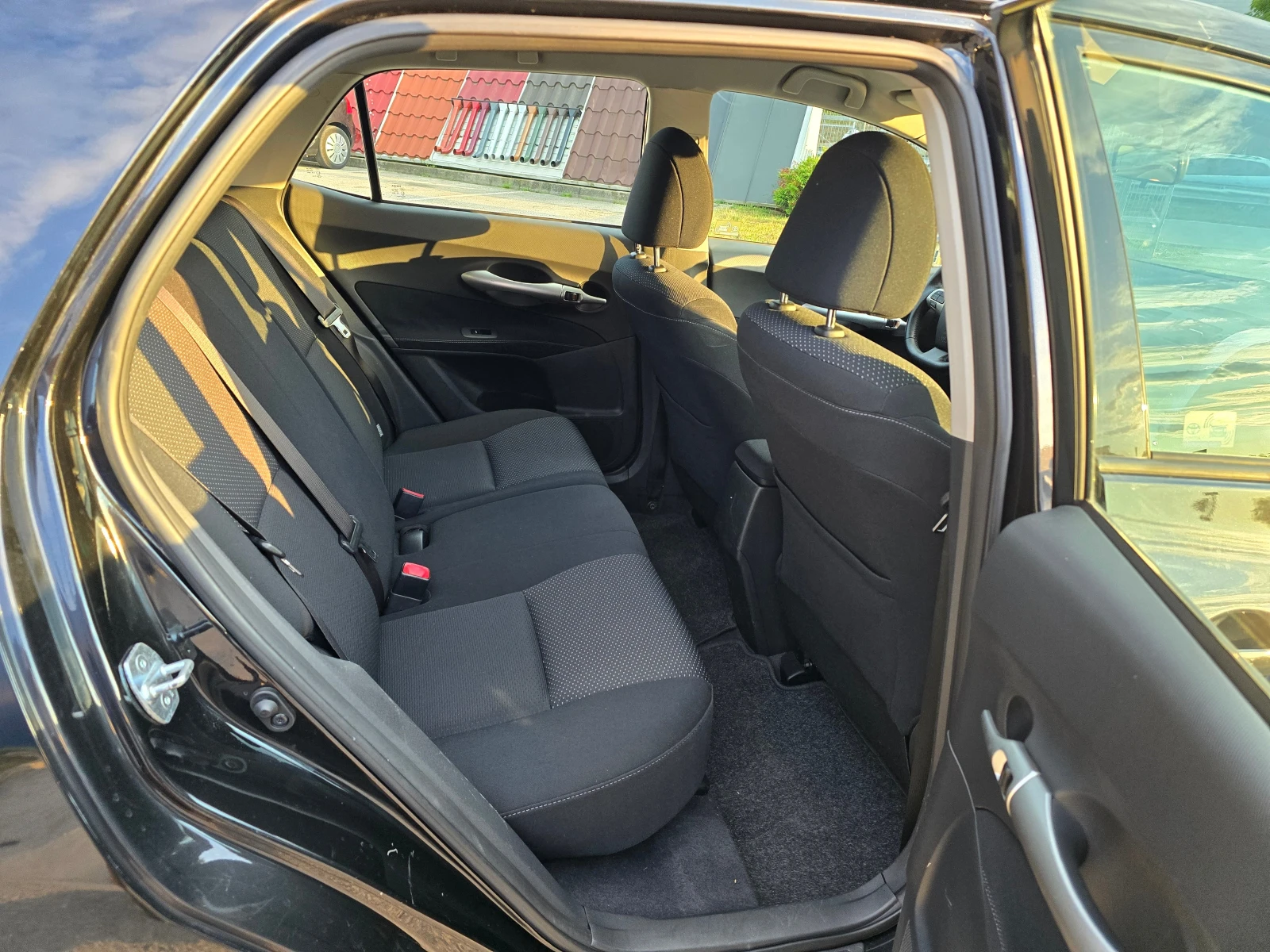 Toyota Auris 1.4D4D/90ps, снимка 11 - Автомобили и джипове - 55202019
