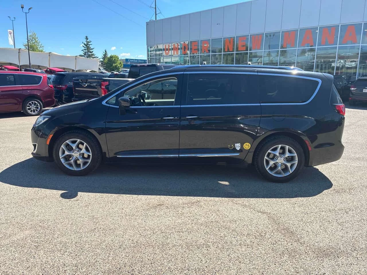 Chrysler Pacifica * Touring L Plus * АВТОКРЕДИТ БЕЗ ПЪРВОНАЧАЛНА* , снимка 2 - Автомобили и джипове - 55221031