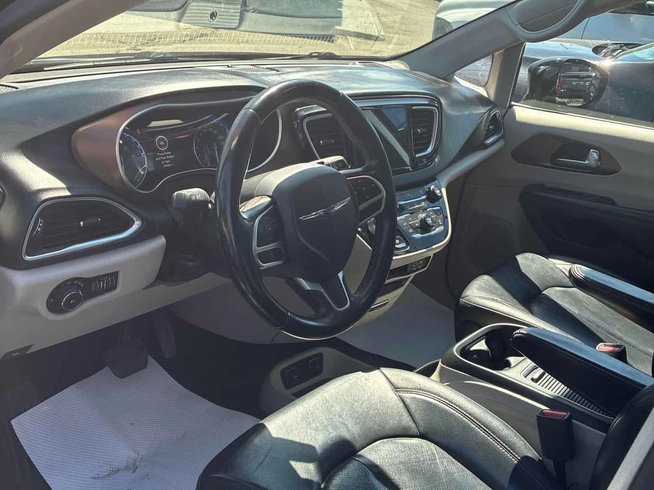 Chrysler Pacifica * Touring L Plus * АВТОКРЕДИТ БЕЗ ПЪРВОНАЧАЛНА* , снимка 5 - Автомобили и джипове - 55221031
