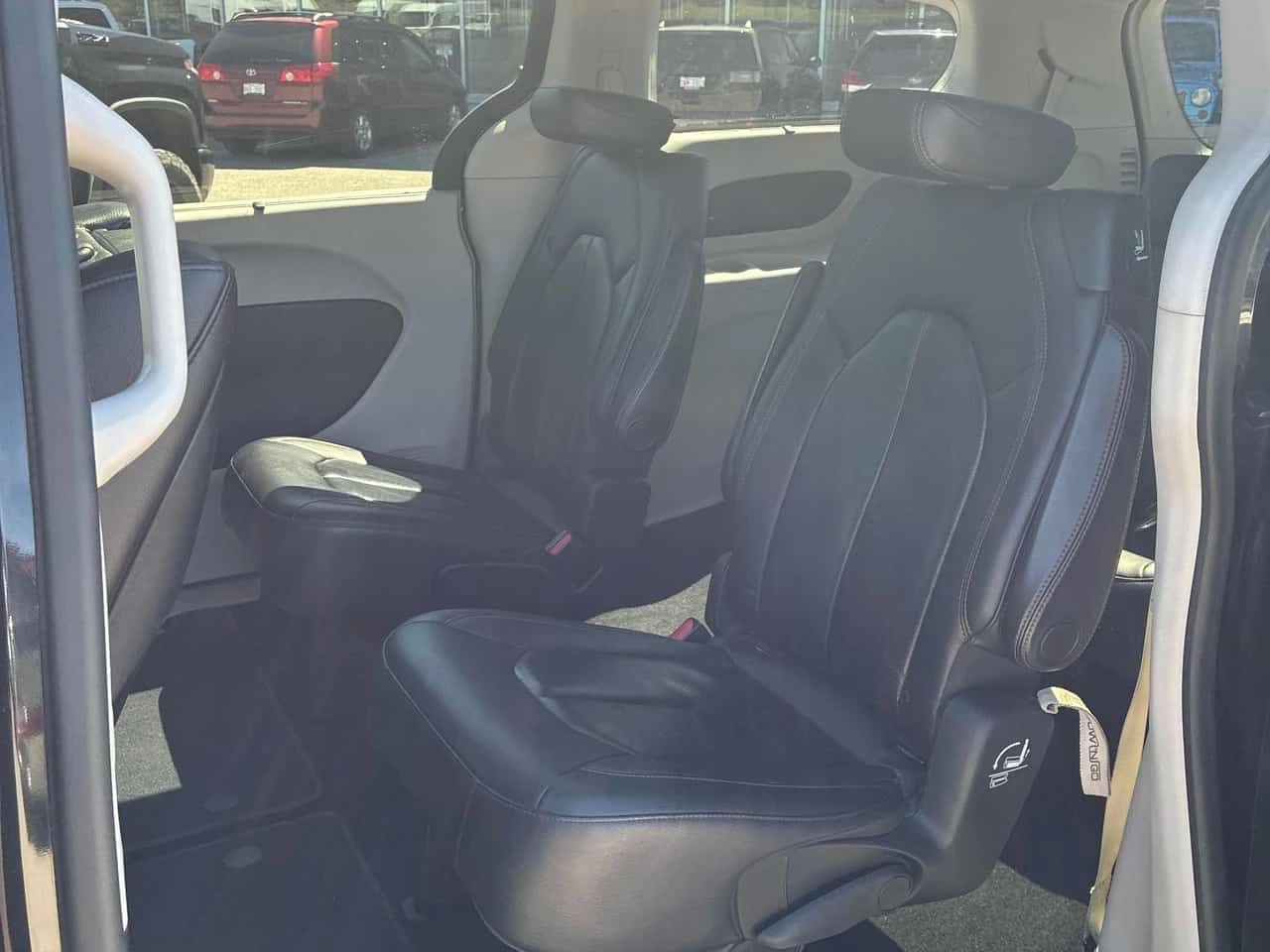 Chrysler Pacifica * Touring L Plus * АВТОКРЕДИТ БЕЗ ПЪРВОНАЧАЛНА* , снимка 14 - Автомобили и джипове - 55221031