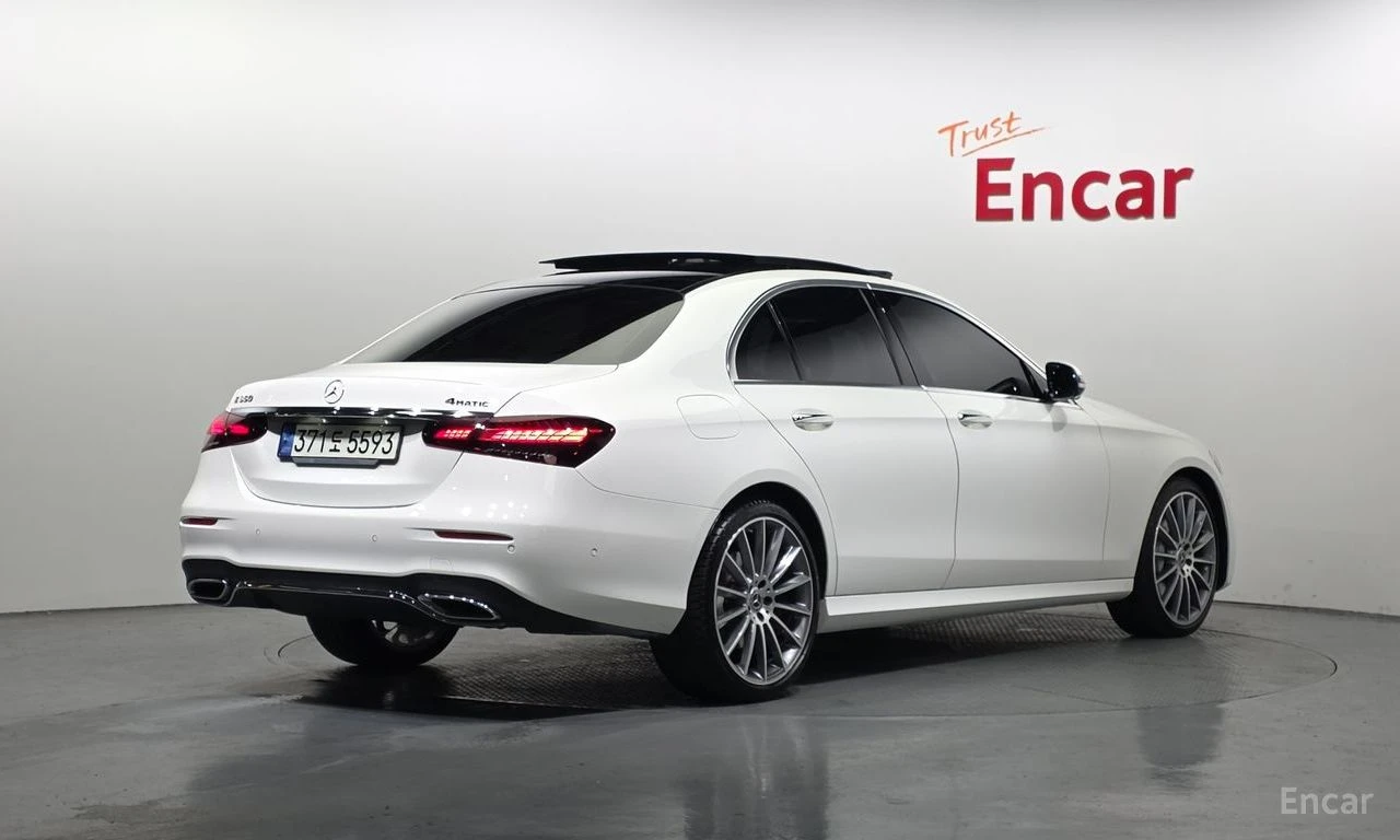 Mercedes-Benz E 350 AMG* LINE* 4MATIC* BURMESTER* ДИСТРОНИК* ХЕДЪП* , снимка 2 - Автомобили и джипове - 55468103