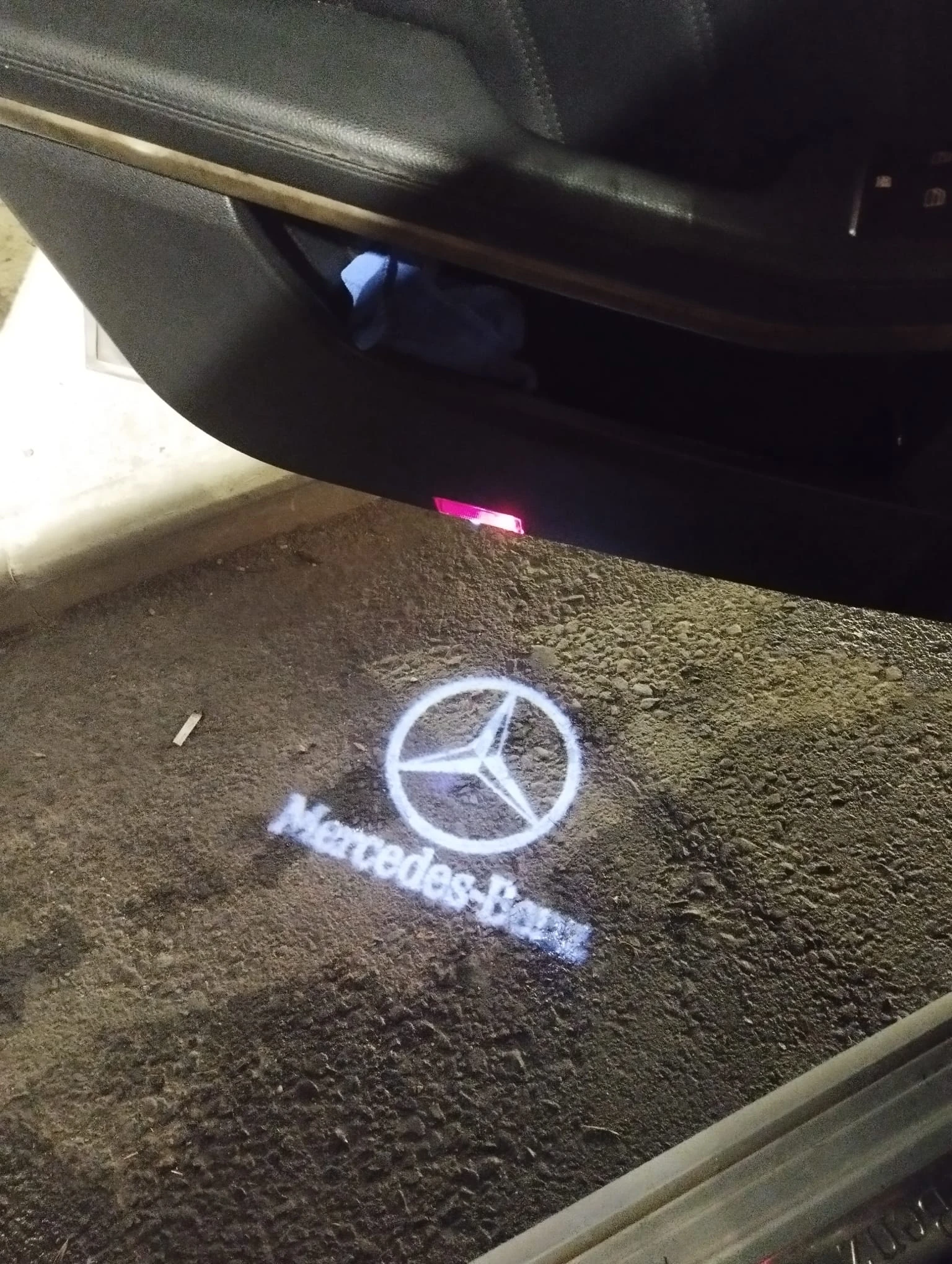 Mercedes-Benz E 220, снимка 5 - Автомобили и джипове - 56187480