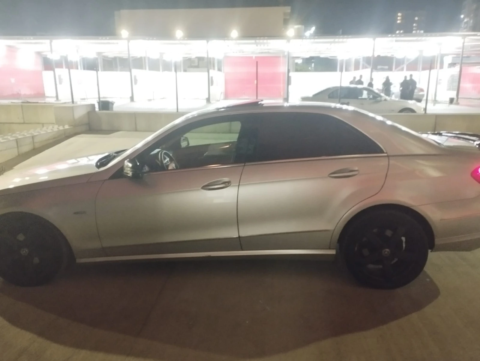 Mercedes-Benz E 220, снимка 13 - Автомобили и джипове - 56187480