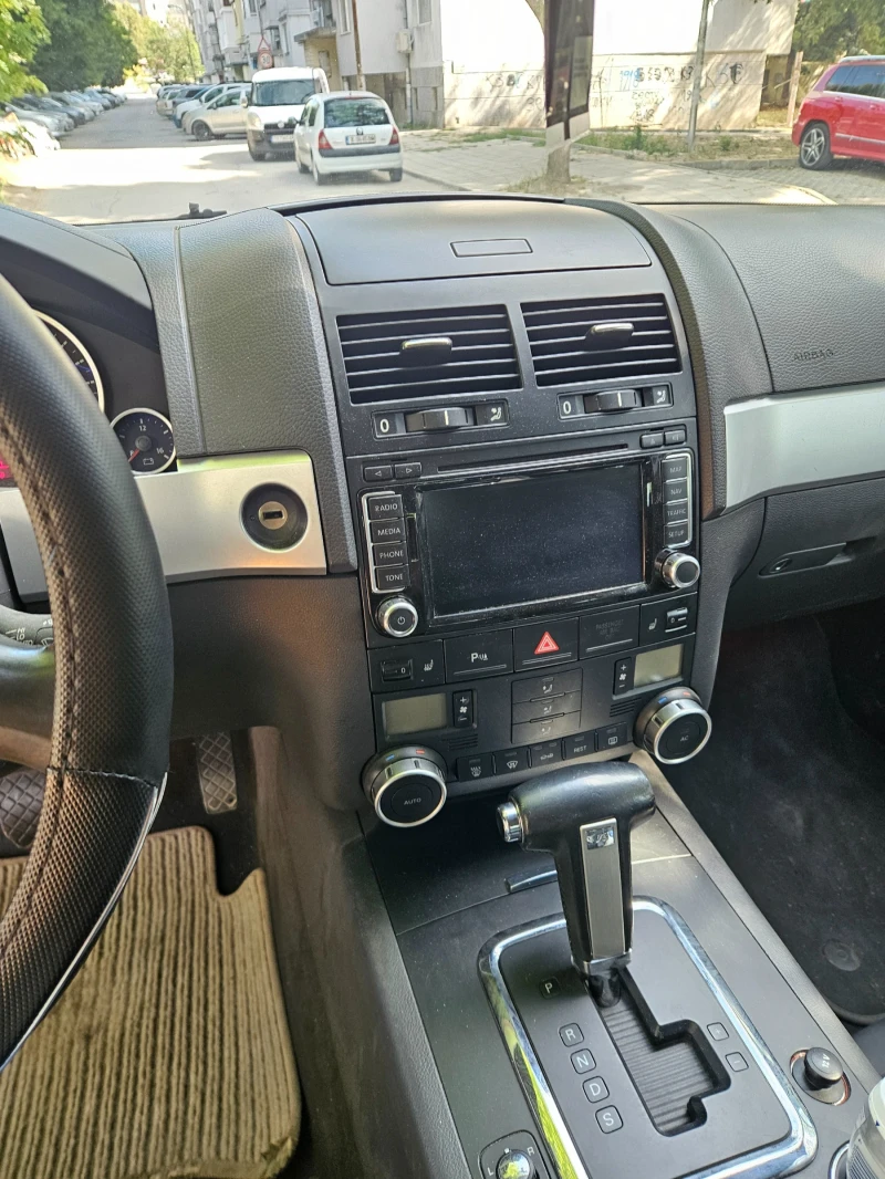 VW Touareg, снимка 6 - Автомобили и джипове - 52298080