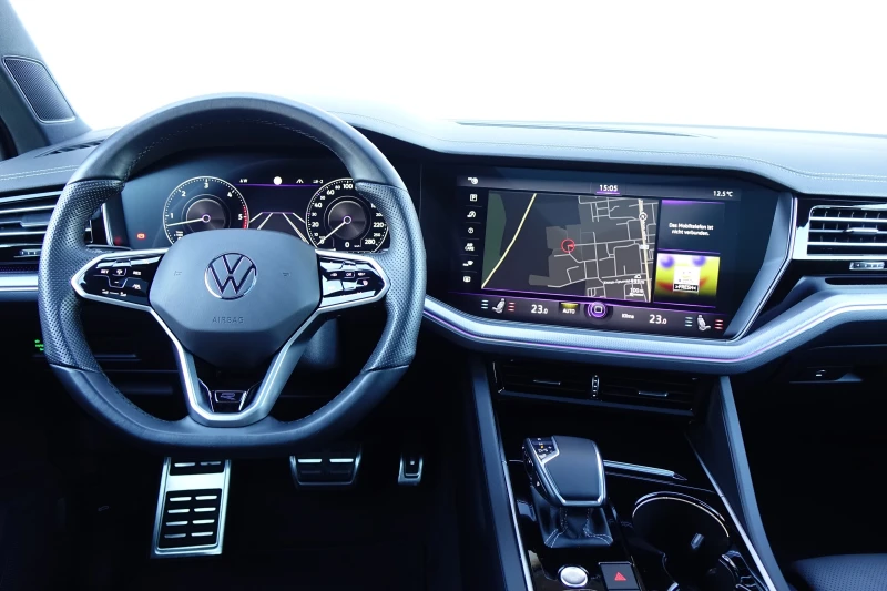 VW Touareg FACELIFT* R-LINE* IQ HD MATRIX LIGHTS* PANO* 360!!, снимка 11 - Автомобили и джипове - 52415089