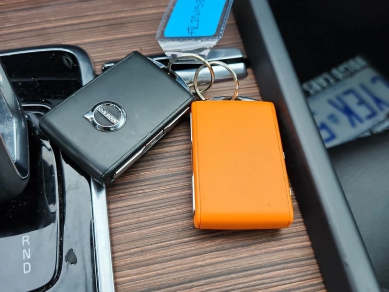 Volvo XC60 * PLUS DARK THEME * CARFAX * БЕЗ ПЪРВОНАЧАЛНА ВНОС, снимка 8 - Автомобили и джипове - 53382851