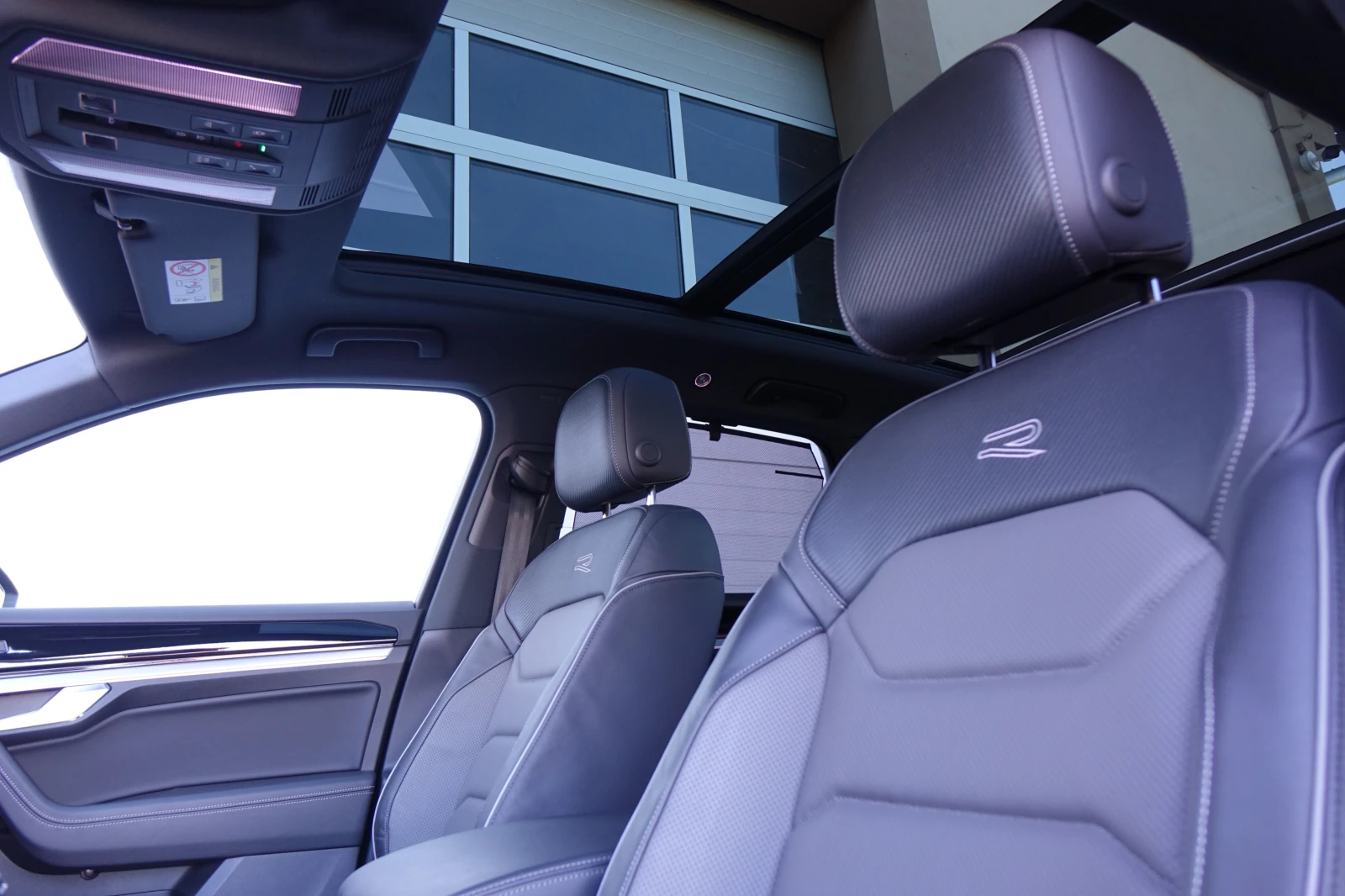 VW Touareg FACELIFT* R-LINE* IQ HD MATRIX LIGHTS* PANO* 360!! | Mobile.bg   14