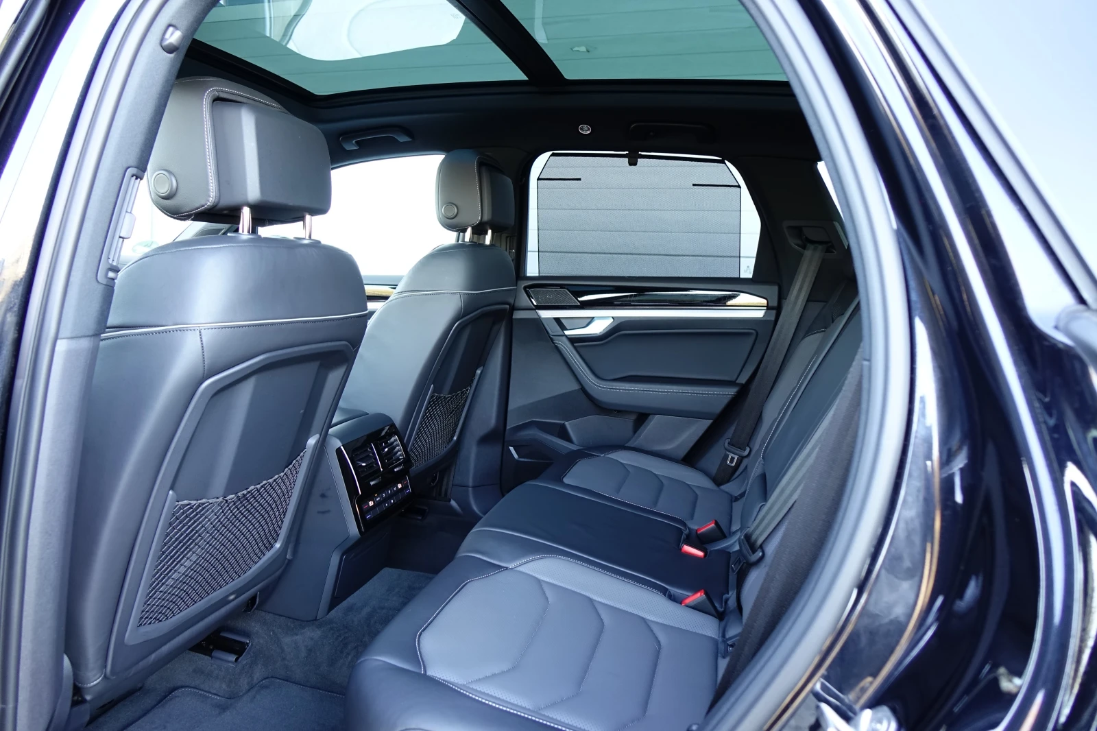 VW Touareg FACELIFT* R-LINE* IQ HD MATRIX LIGHTS* PANO* 360!! | Mobile.bg   16