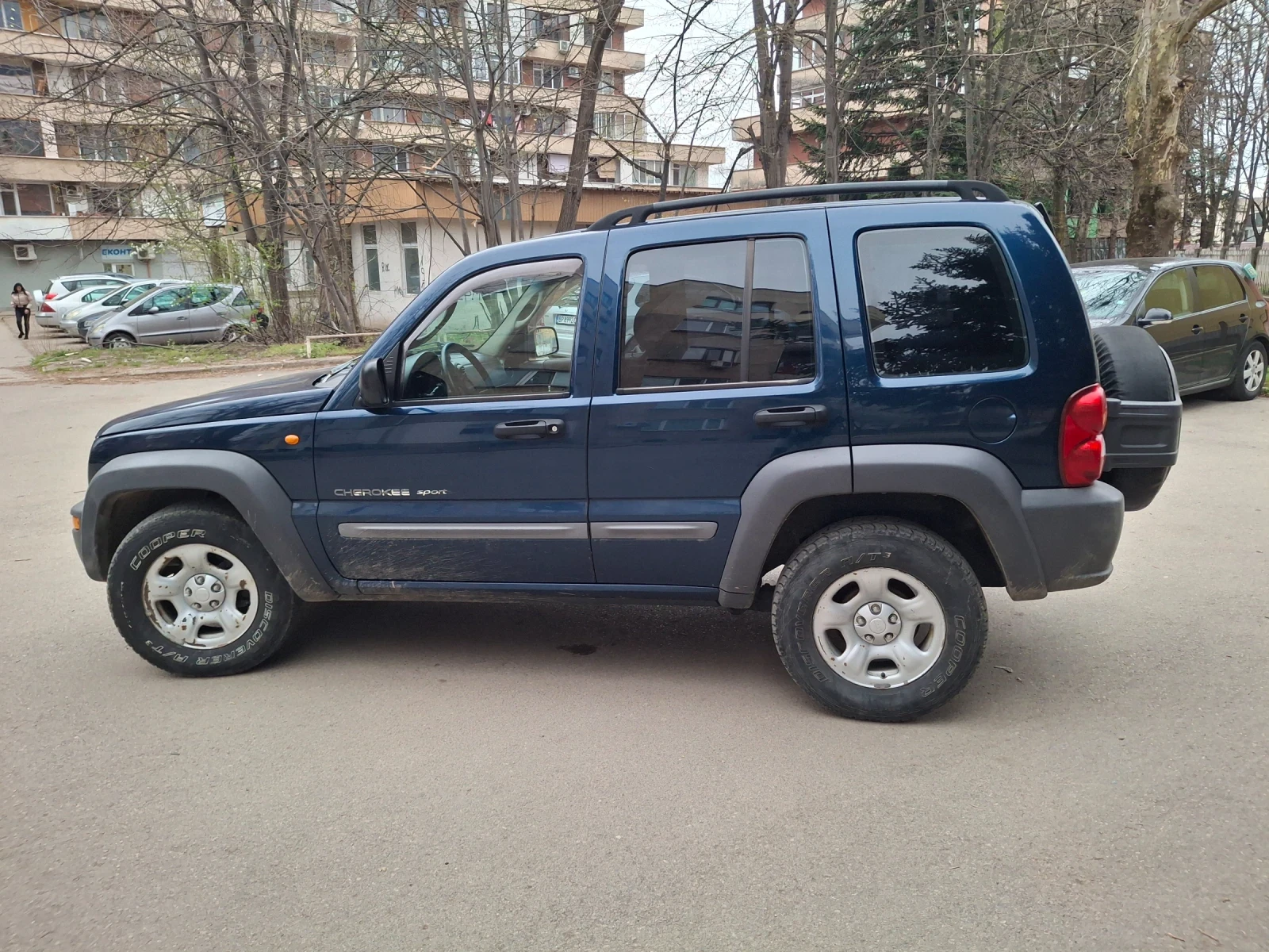 Jeep Cherokee, снимка 3 - Автомобили и джипове - 54083551
