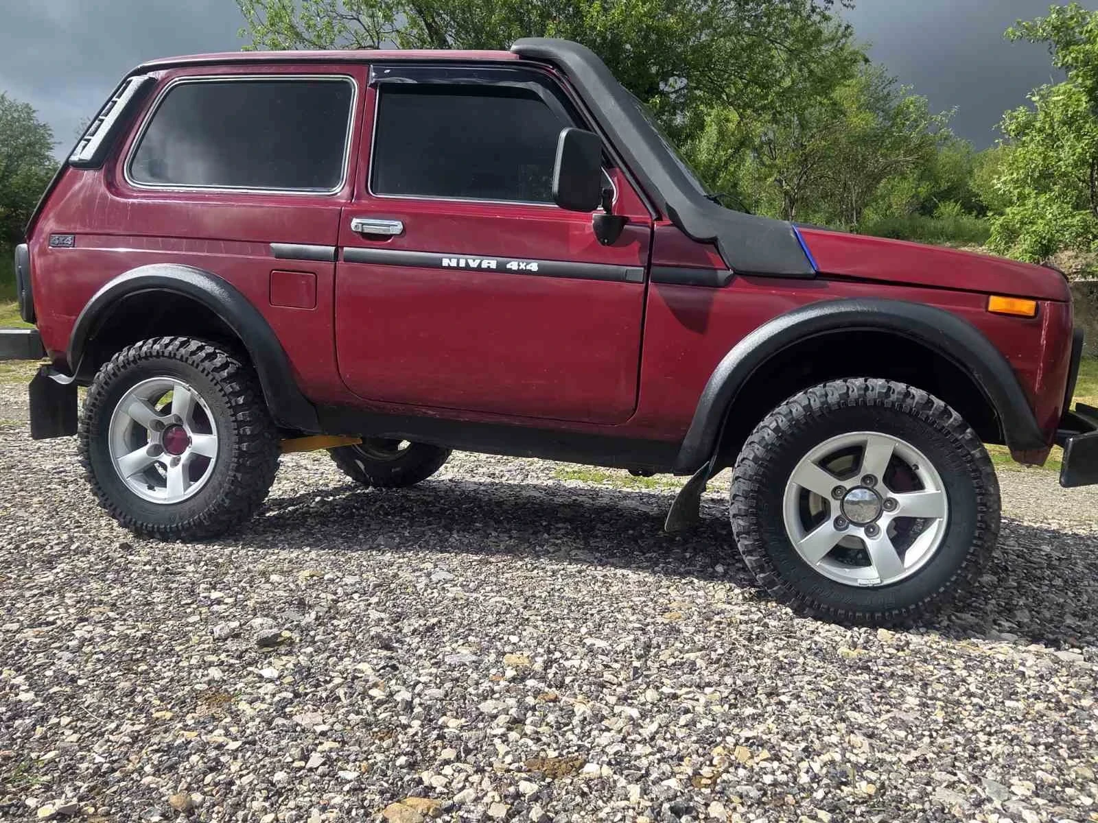 Lada Niva 1.7i, снимка 10 - Автомобили и джипове - 54591799