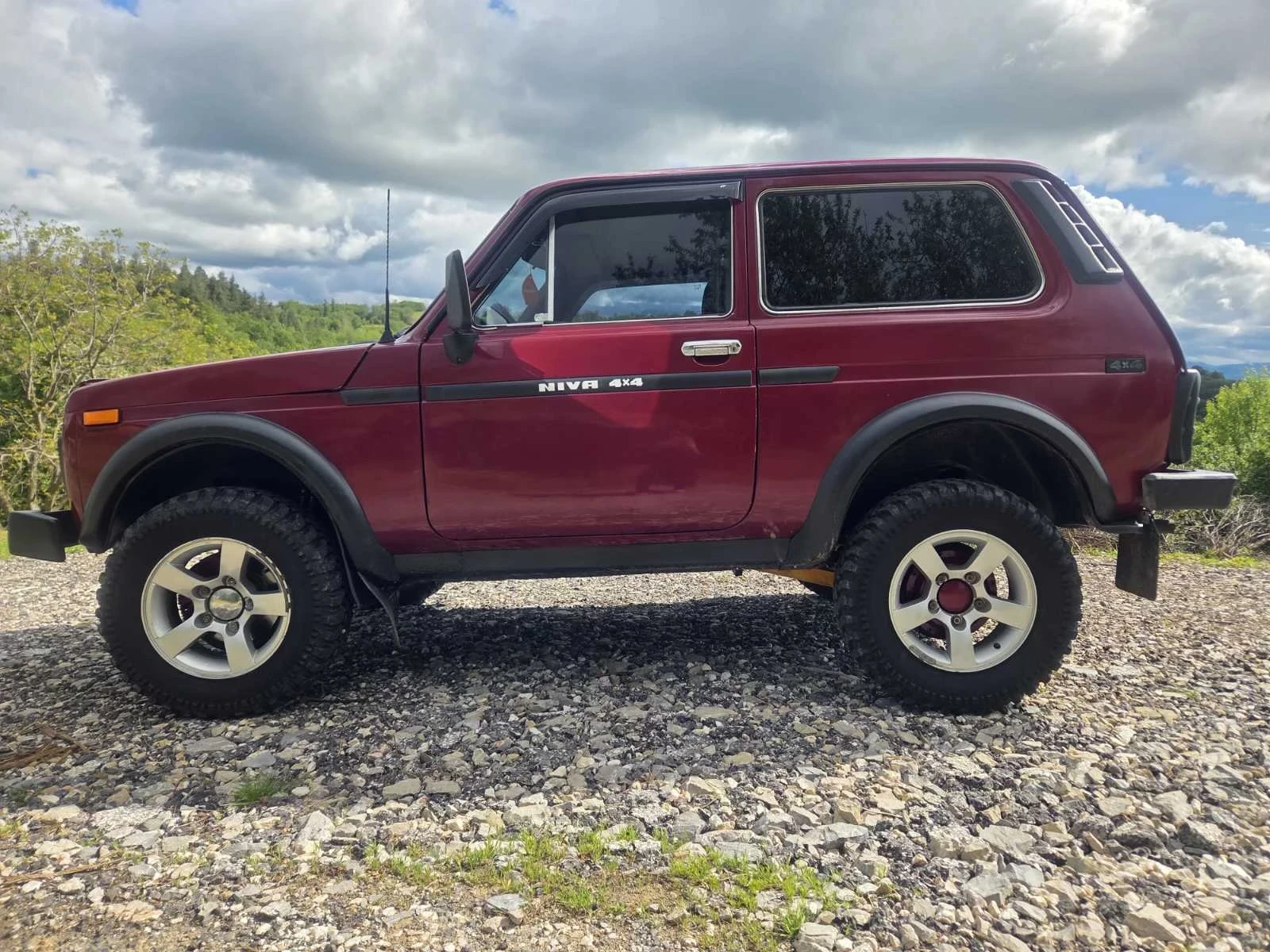 Lada Niva 1.7i, снимка 13 - Автомобили и джипове - 54591799