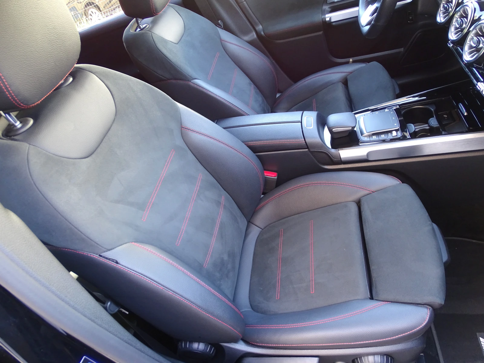 Mercedes-Benz GLB 220 AMG LINE_HEAD UP_DISTRONIC_* LINE ASIST_* , снимка 11 - Автомобили и джипове - 54937995