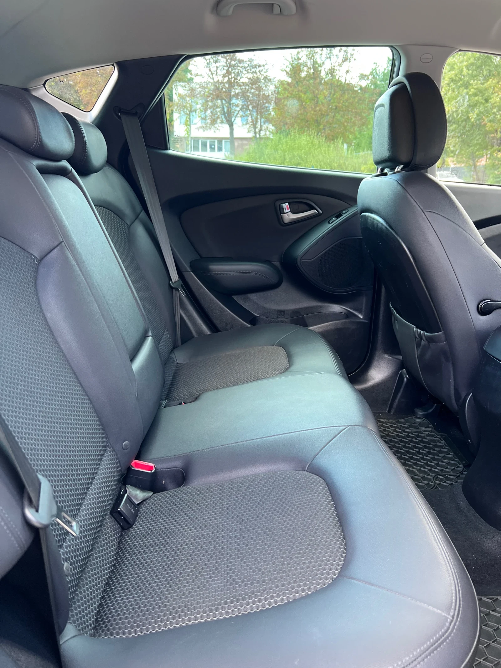 Hyundai IX35 2.0 4х4 , снимка 7 - Автомобили и джипове - 56062266