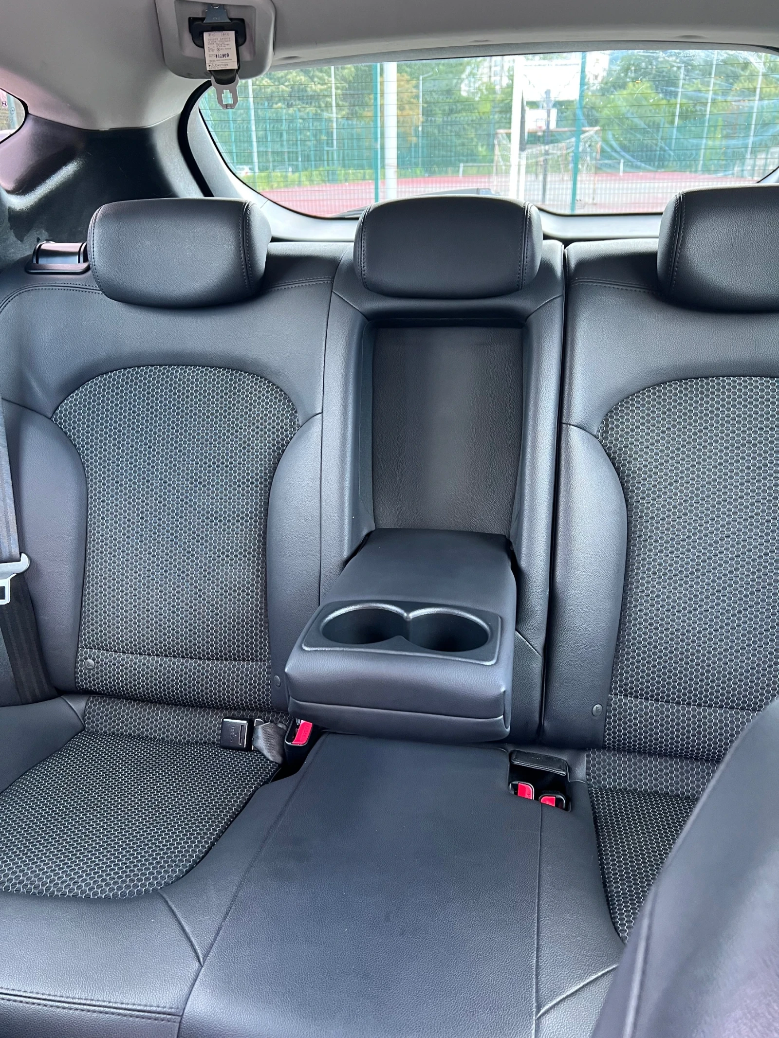 Hyundai IX35 2.0 4х4 , снимка 13 - Автомобили и джипове - 56062266