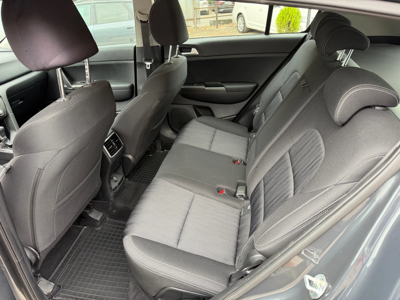 Kia Sportage 1.6 GDI 4x4 Automat 177кс, снимка 9 - Автомобили и джипове - 56173060