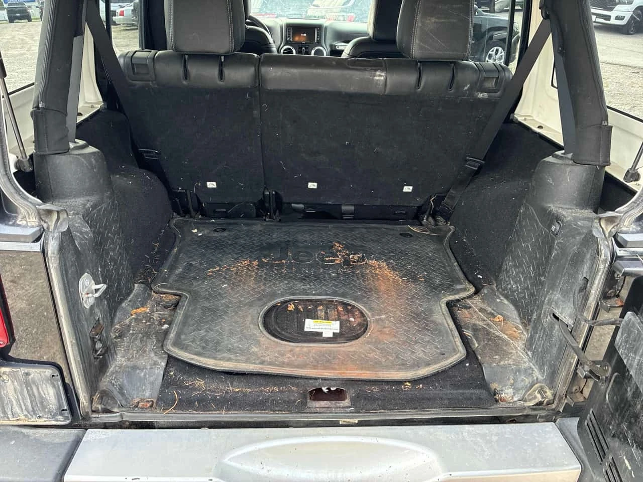 Jeep Wrangler * Sahara * АВТОКРЕДИТ БЕЗ ПЪРВОНАЧАЛНА ВНОСКА* , снимка 13 - Автомобили и джипове - 56238535