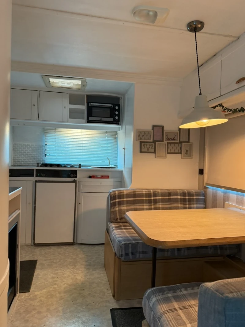 Каравана Adria, снимка 8 - Каравани и кемпери - 53321772