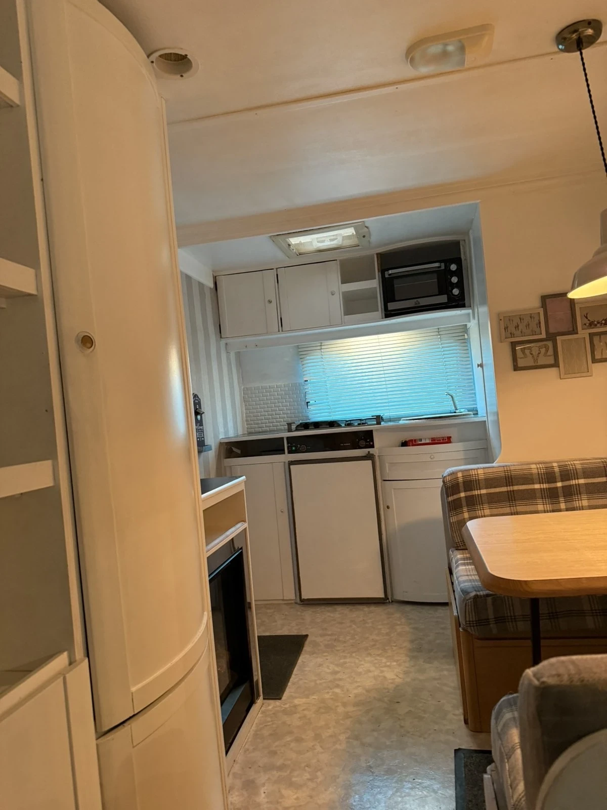 �������� Adria | Mobile.bg � ����������� 12