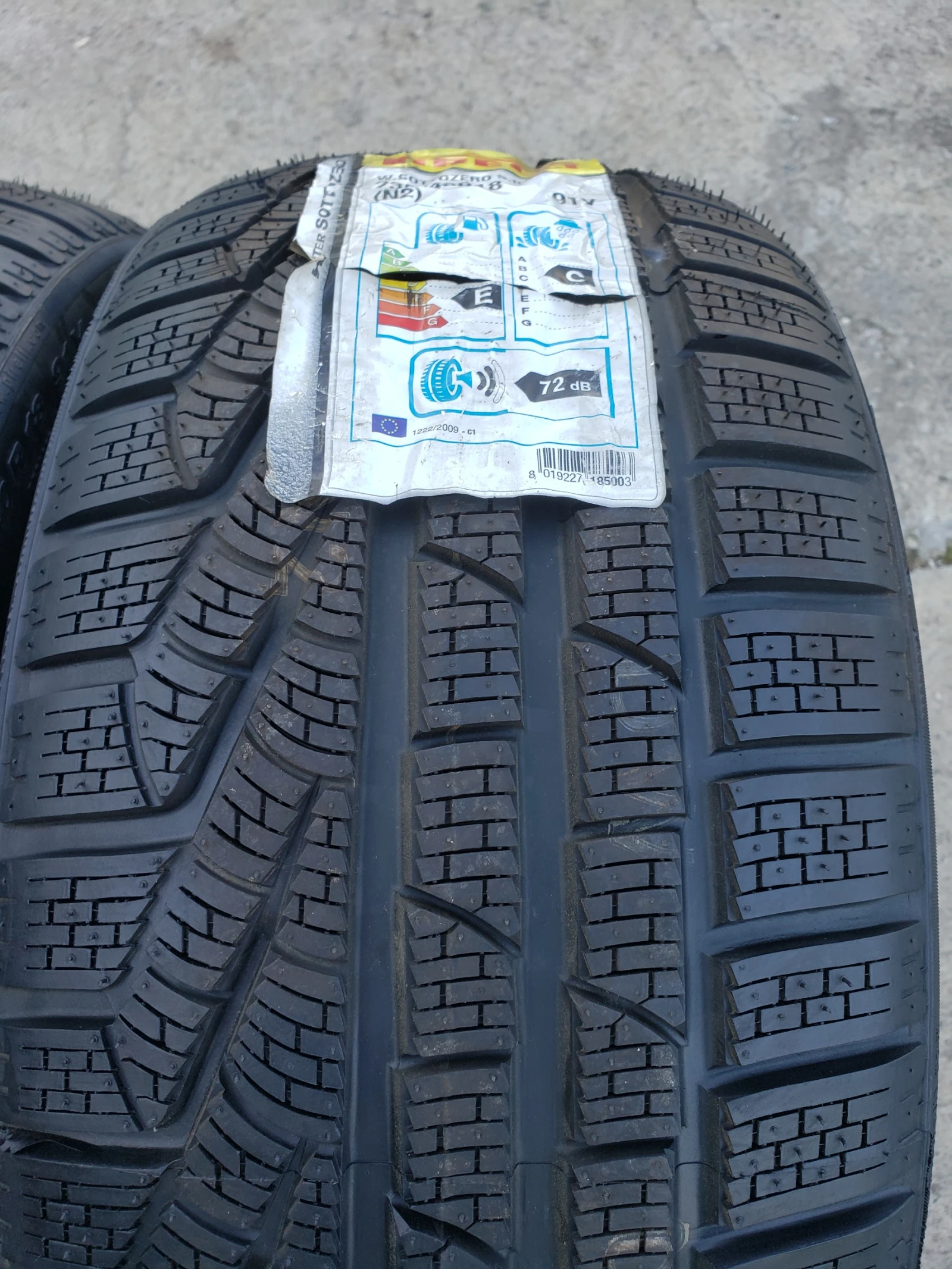 Гуми Зимни 235/40R18