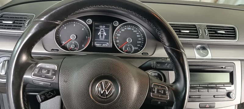 VW Passat 2.0 TDI, снимка 11 - Автомобили и джипове - 48320735