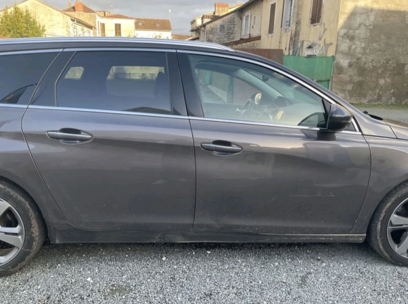 Peugeot 308 2.0 BlueHDI 150k.c. МНОГО ЗАПАЗЕНА , снимка 6 - Автомобили и джипове - 48463544