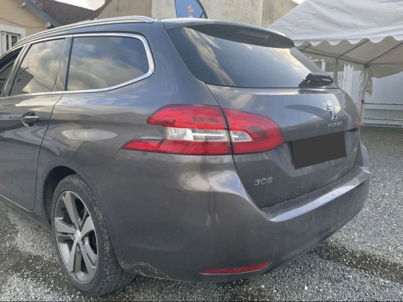 Peugeot 308 2.0 BlueHDI 150k.c. МНОГО ЗАПАЗЕНА , снимка 5 - Автомобили и джипове - 48463544