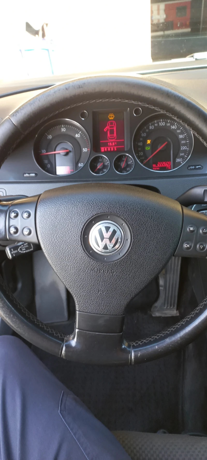 VW Passat, снимка 14 - Автомобили и джипове - 49355917