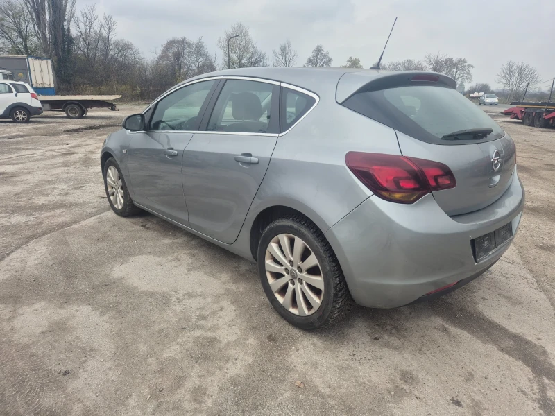Opel Astra 1.7CDTI, 125k.c., снимка 13 - Автомобили и джипове - 52650044