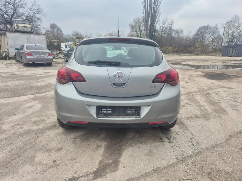 Opel Astra 1.7CDTI, 125k.c., снимка 12 - Автомобили и джипове - 52650044