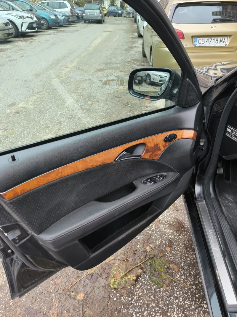 Mercedes-Benz E 220, снимка 9 - Автомобили и джипове - 52671908