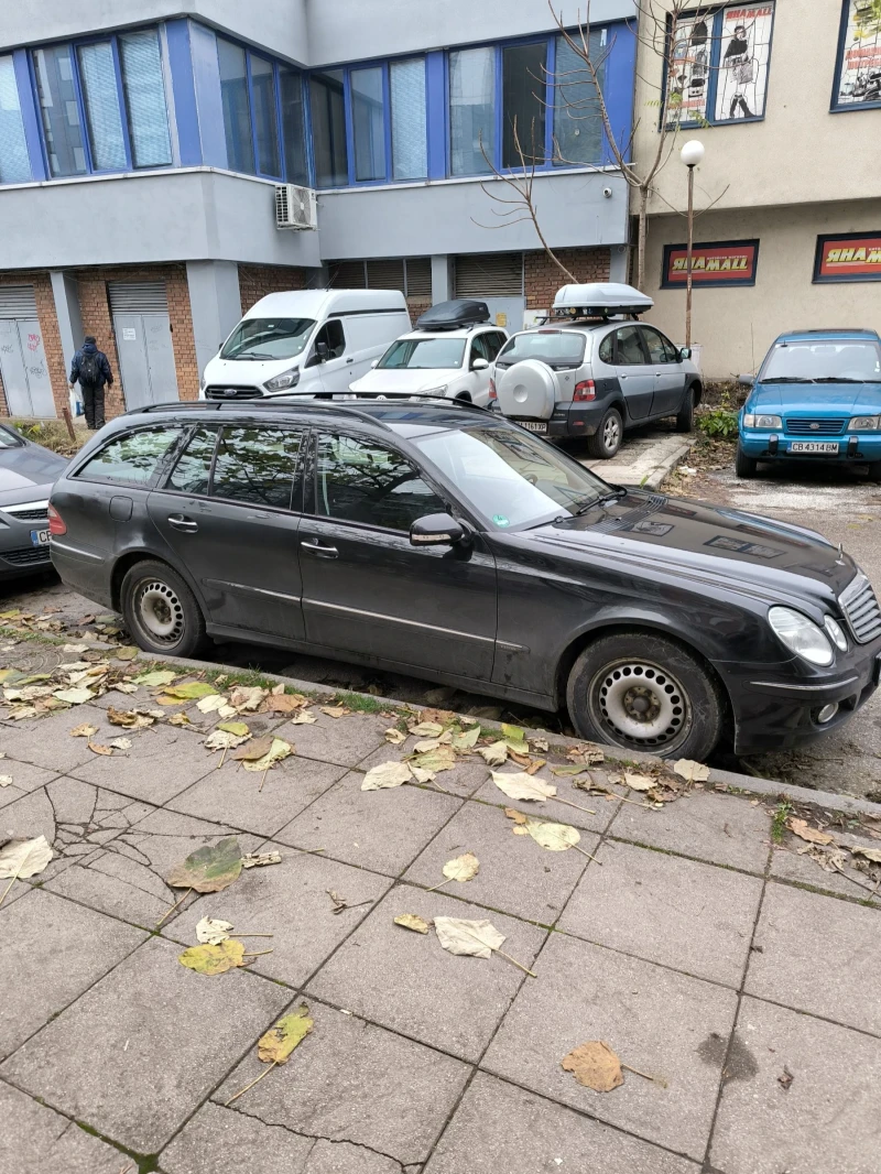 Mercedes-Benz E 220, снимка 3 - Автомобили и джипове - 52671908