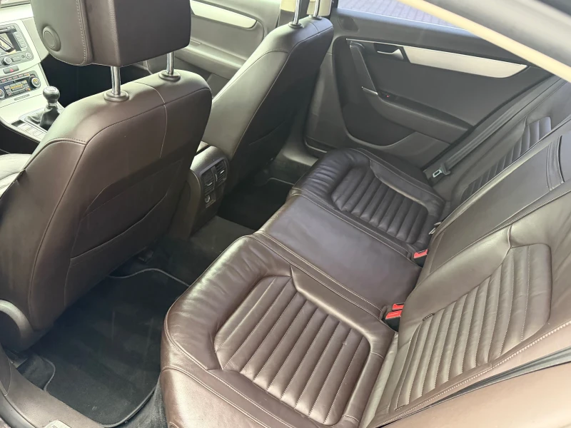 VW Passat 1.6 TDI , снимка 9 - Автомобили и джипове - 53136111