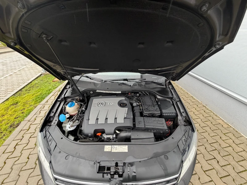 VW Passat 1.6 TDI , снимка 12 - Автомобили и джипове - 53136111