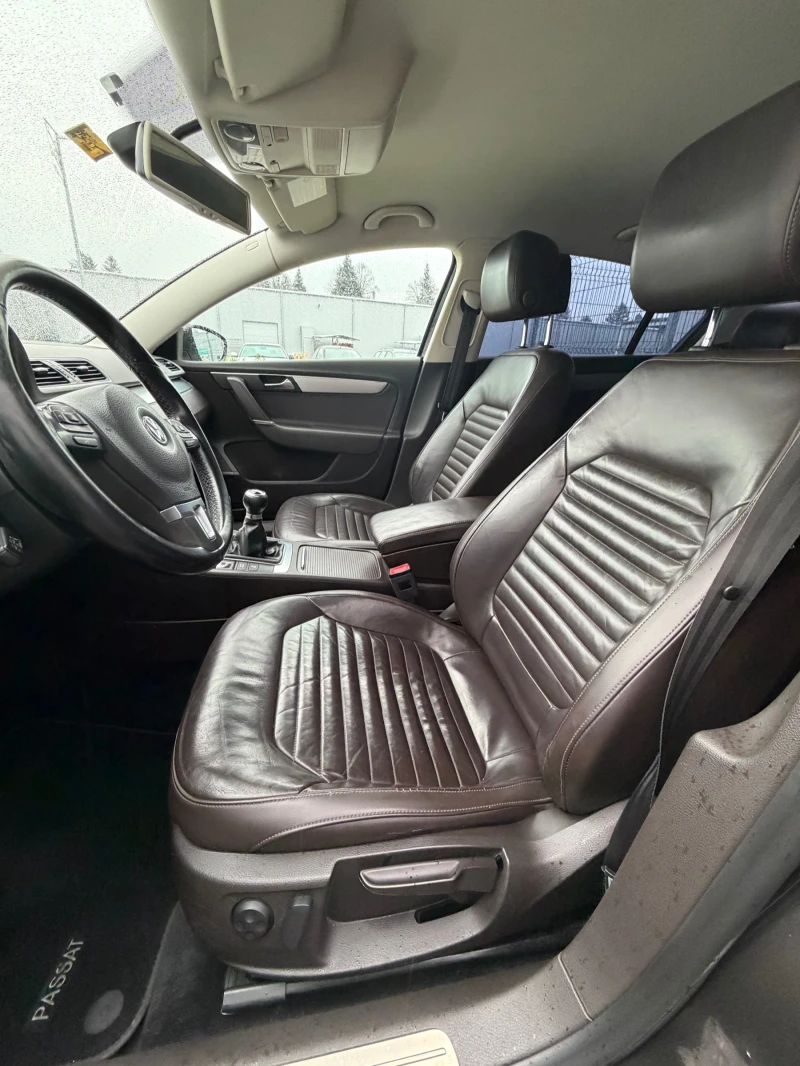 VW Passat 1.6 TDI , снимка 8 - Автомобили и джипове - 53136111