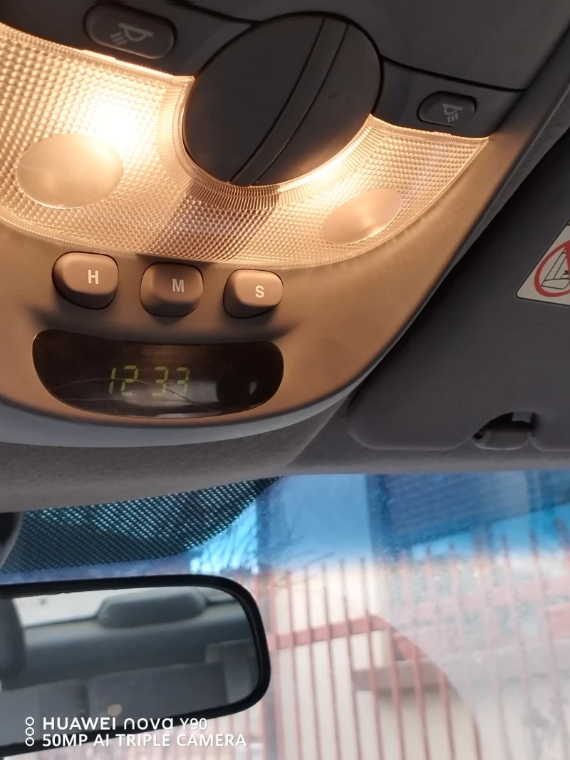 Kia Carens, снимка 8 - Автомобили и джипове - 53295622